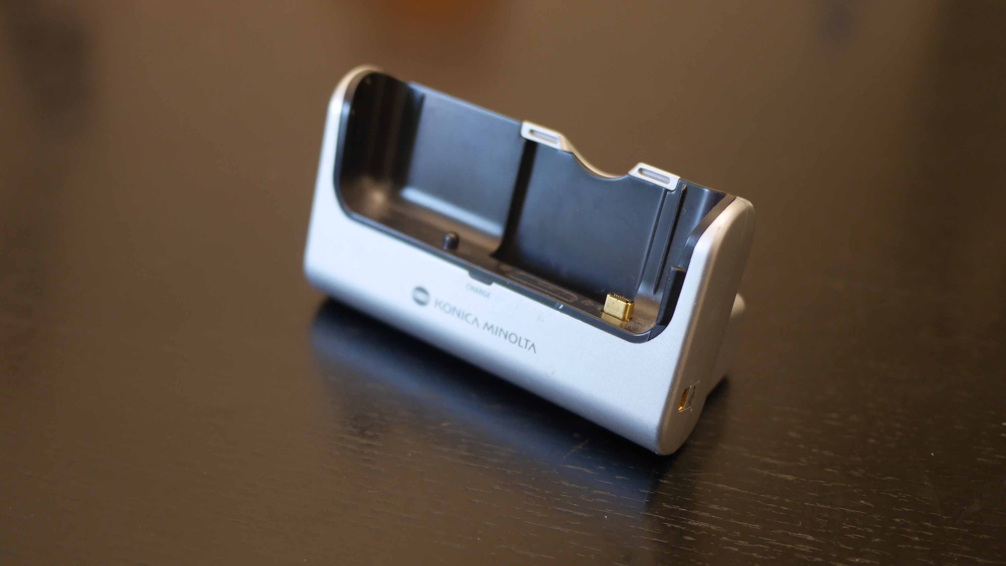 Minolta Ladeschale-4000